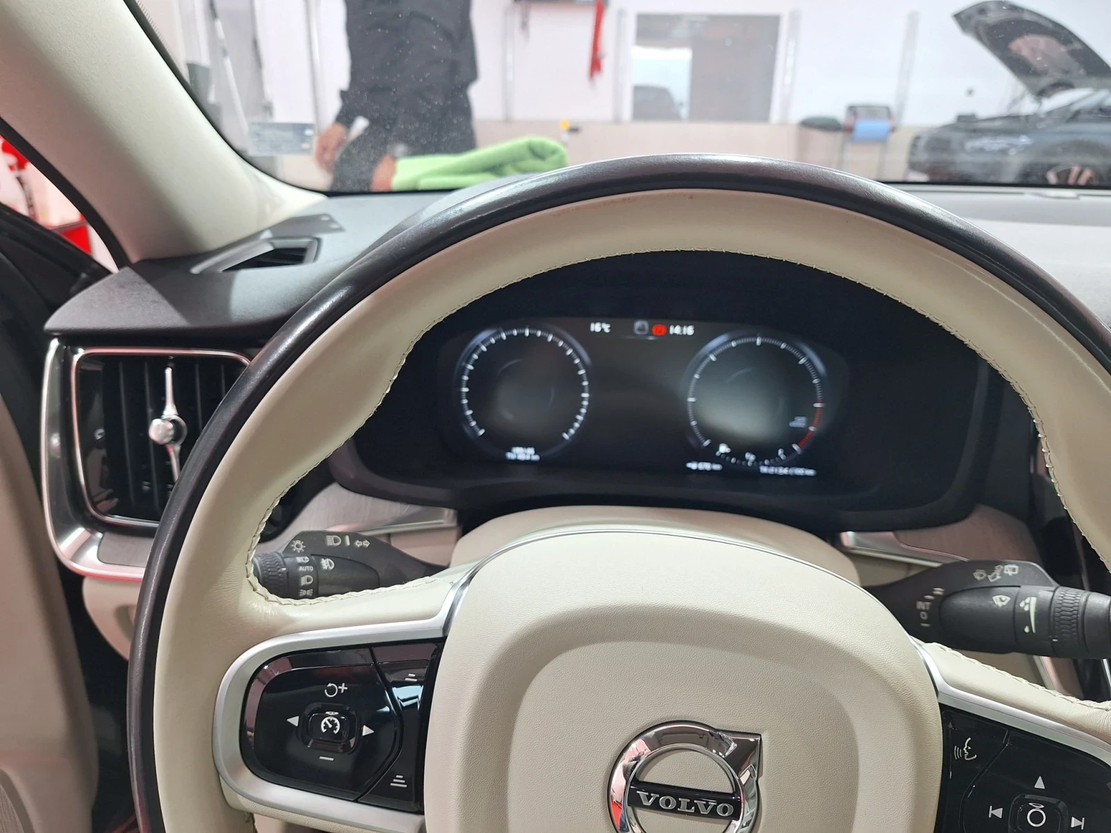 Volvo V60, снимка 7 - Автомобили и джипове - 55995097