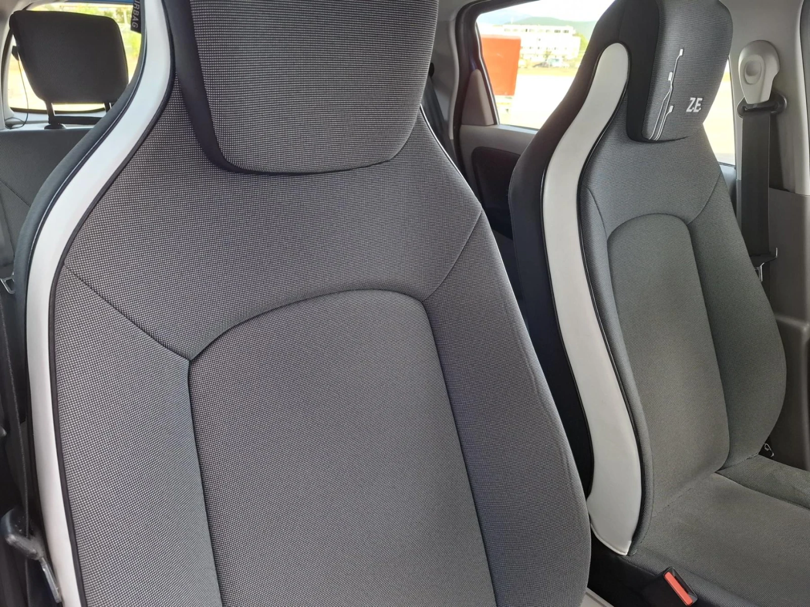 Renault Zoe Intens* Собствена батерия* Термопомпа, снимка 14 - Автомобили и джипове - 56312713