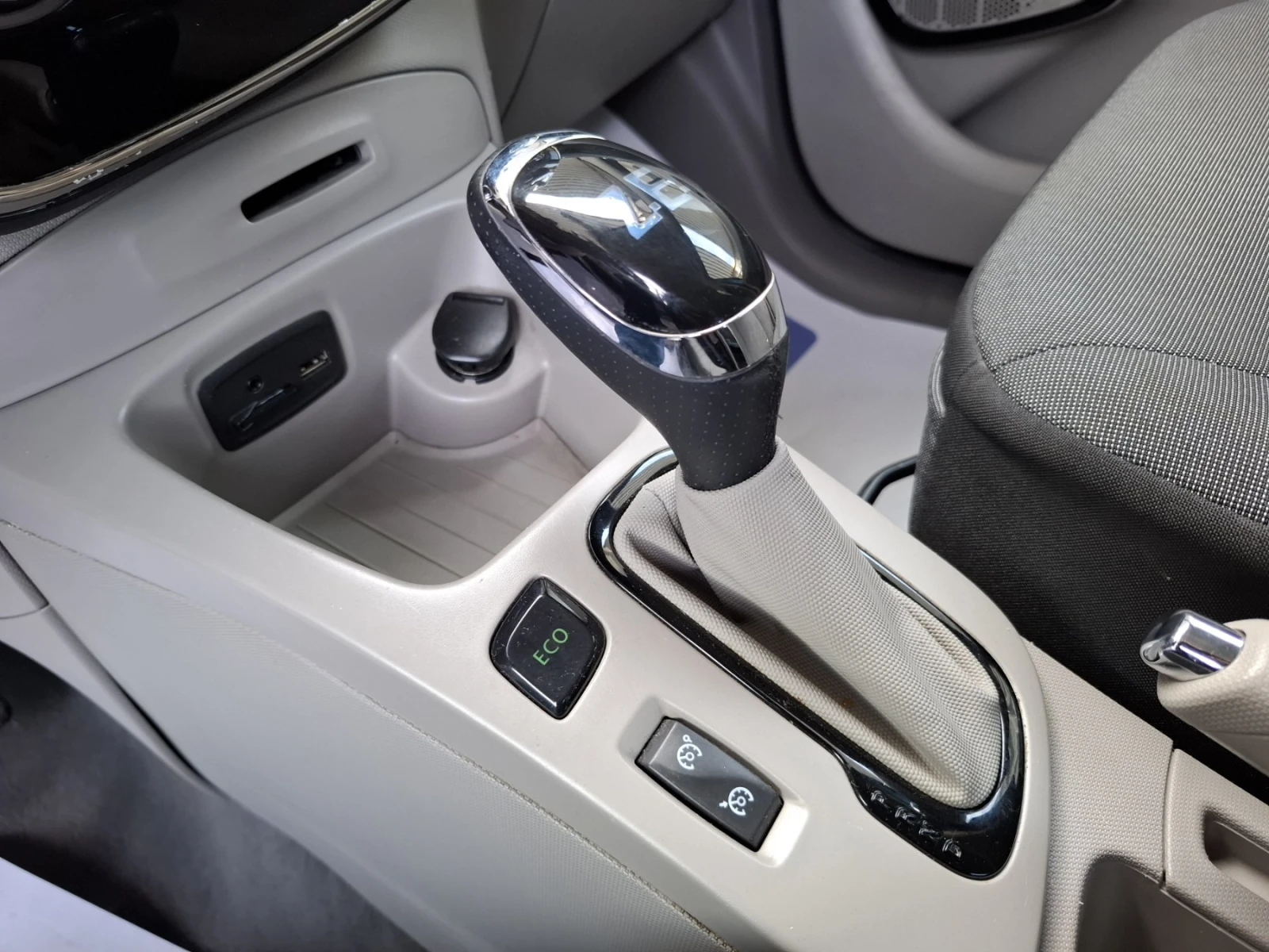 Renault Zoe Intens* Собствена батерия* Термопомпа, снимка 12 - Автомобили и джипове - 56312713