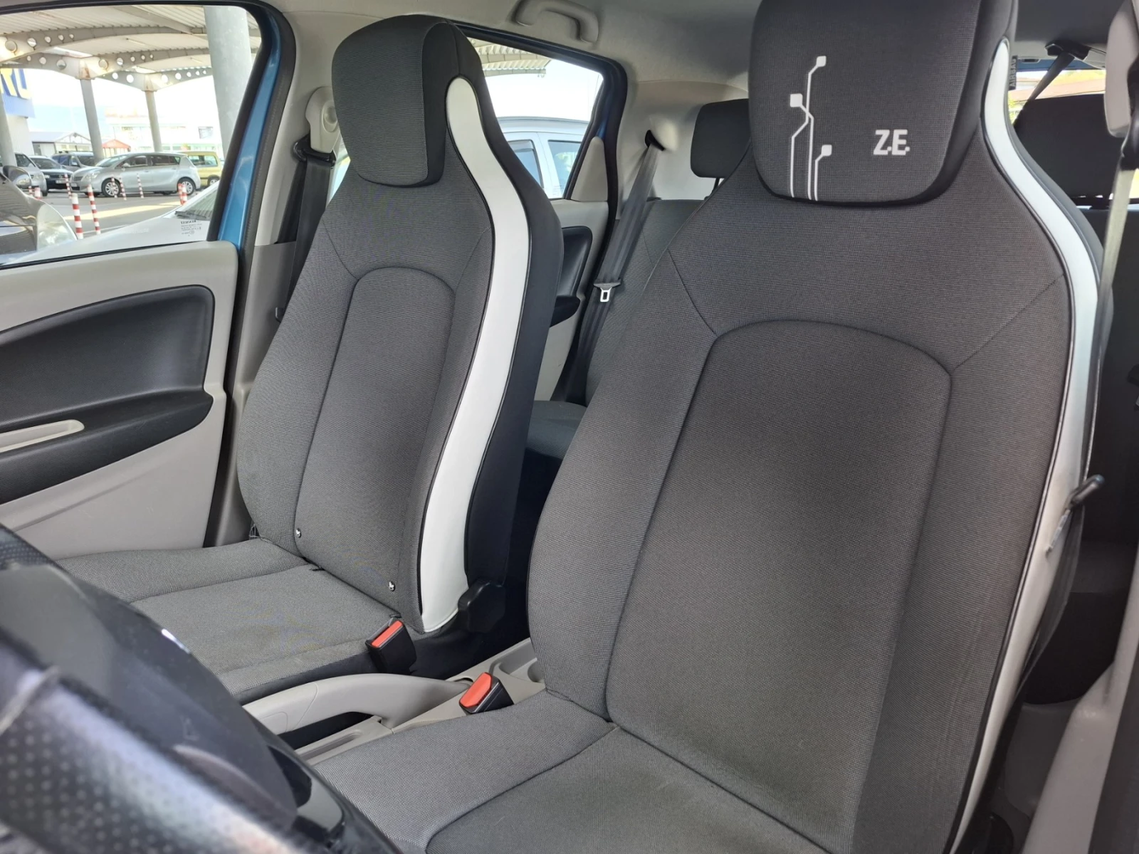 Renault Zoe Intens* Собствена батерия* Термопомпа, снимка 6 - Автомобили и джипове - 56312713
