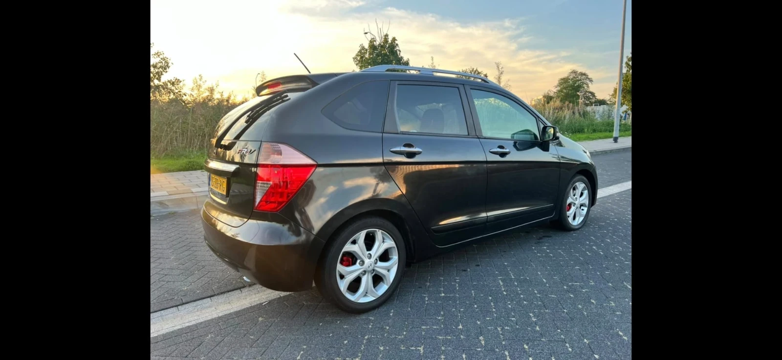 Honda Fr-v, снимка 9 - Автомобили и джипове - 56509590