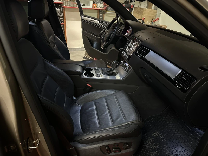 VW Touareg R-Line, снимка 13 - Автомобили и джипове - 48722955