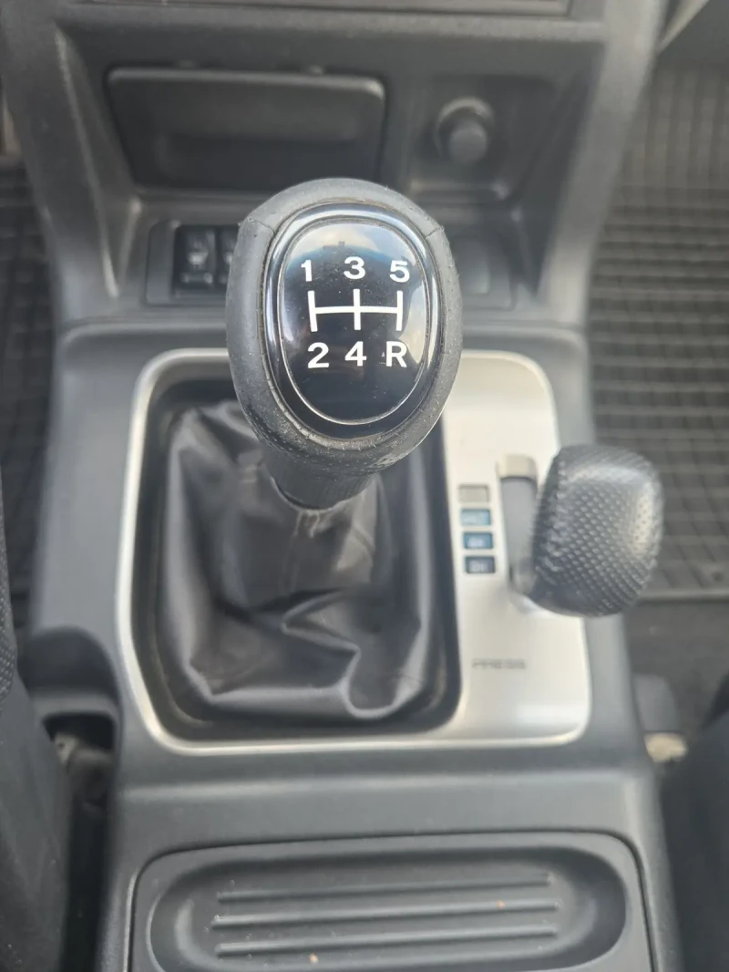 Mitsubishi Pajero 3.2 Di-D, снимка 12 - Автомобили и джипове - 52941759