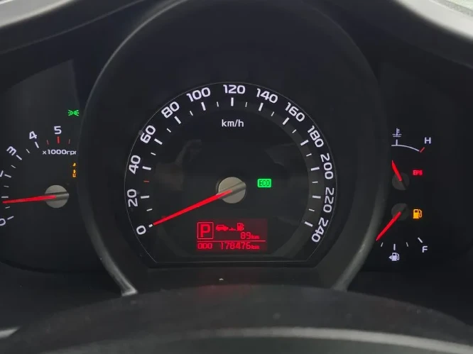 Kia Sportage 2.0 CRDi 4WD - изображение 8