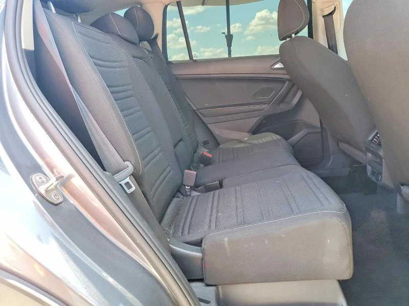 VW Tiguan S / 4MOTION / ЦЕНАТА Е ДО 22.09. / ЛИЗИНГ, снимка 11 - Автомобили и джипове - 56122859