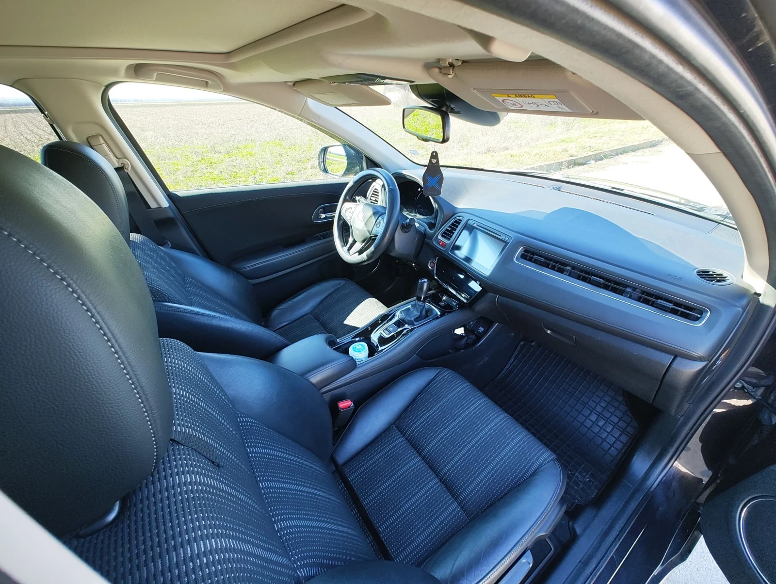 Honda Hr-v 1.5 I-VTEC Black Edition , снимка 12 - Автомобили и джипове - 50832955