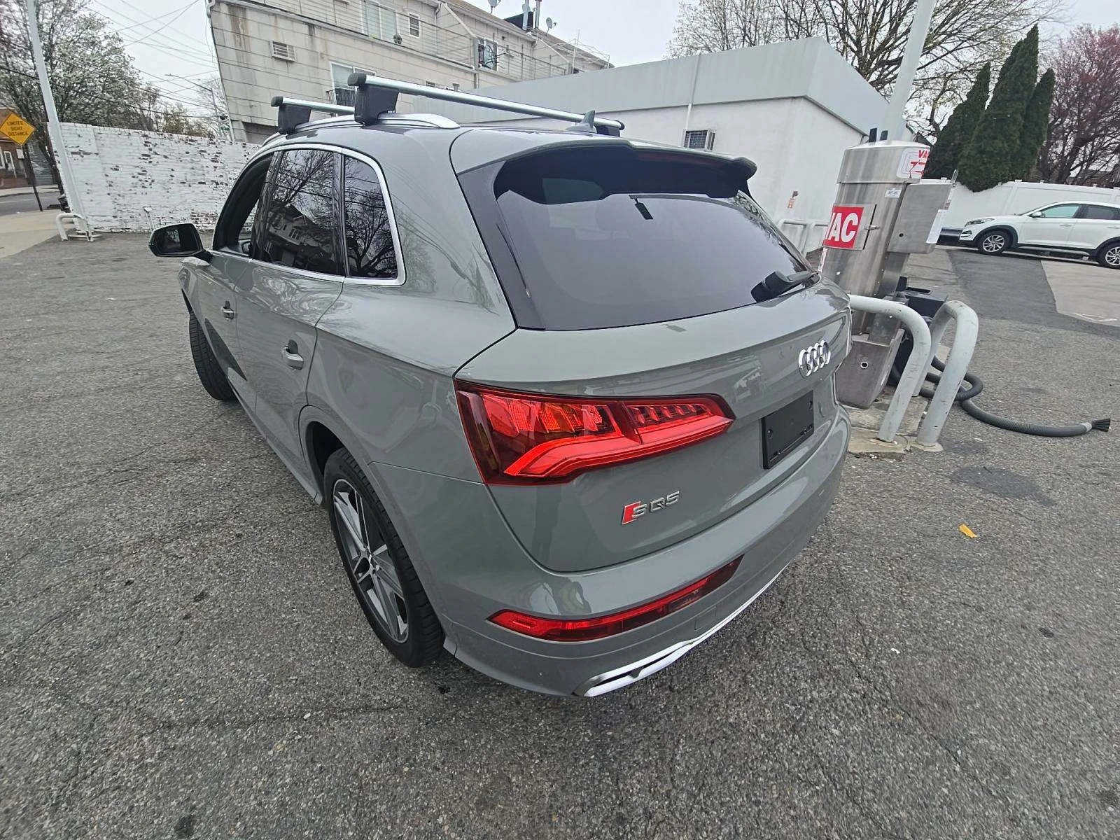 Audi SQ5 PREMIUM 3.0TFSI QUATTRO/ПАНО/KEYLESS/М.ТОЧ - изображение 3