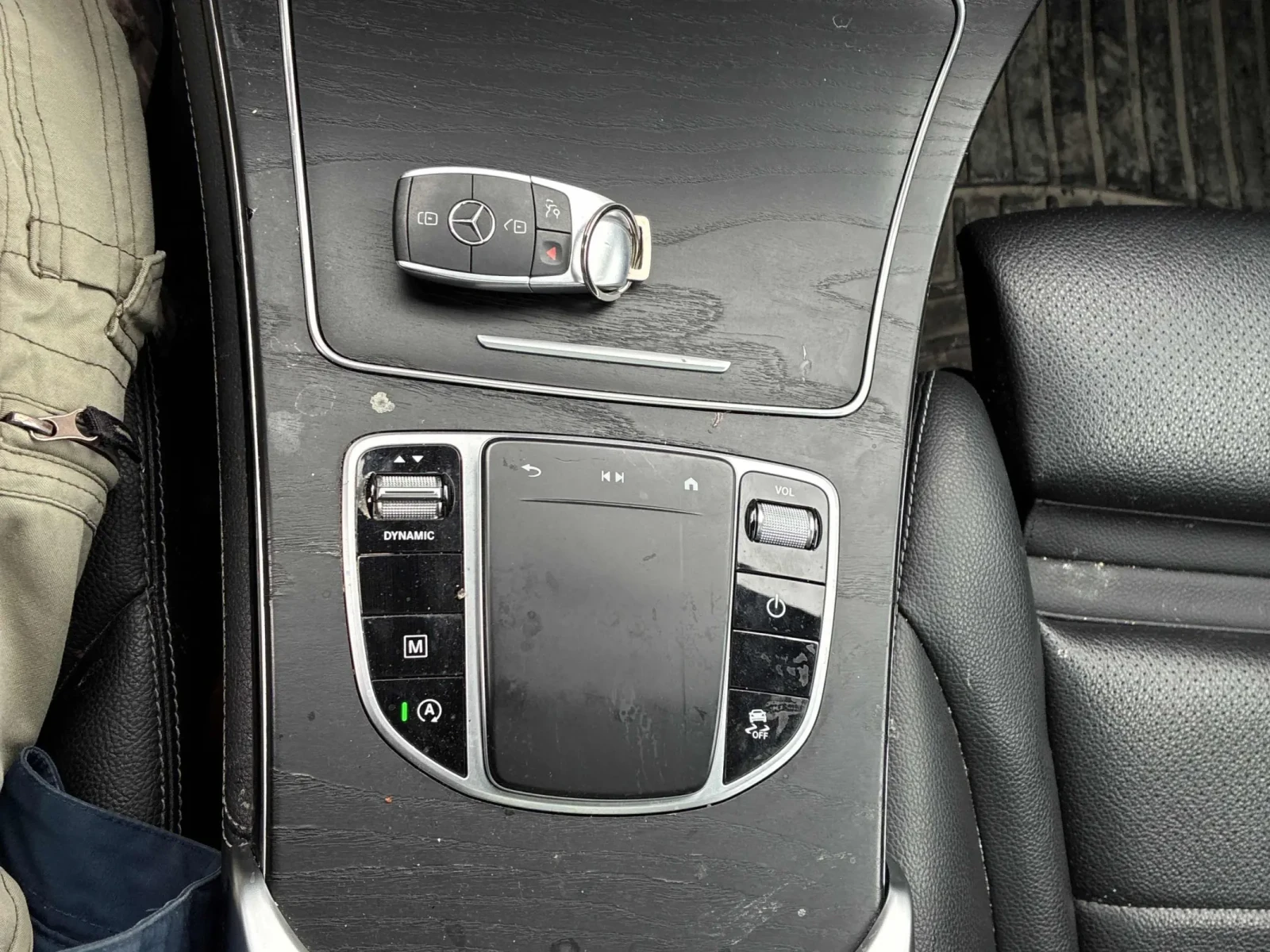 Mercedes-Benz GLC 300 FACELIFT* ДИСТРОНИК* 360КАМЕРА* ПАНОРАМА* КЕЙЛЕС* , снимка 9 - Автомобили и джипове - 54001036