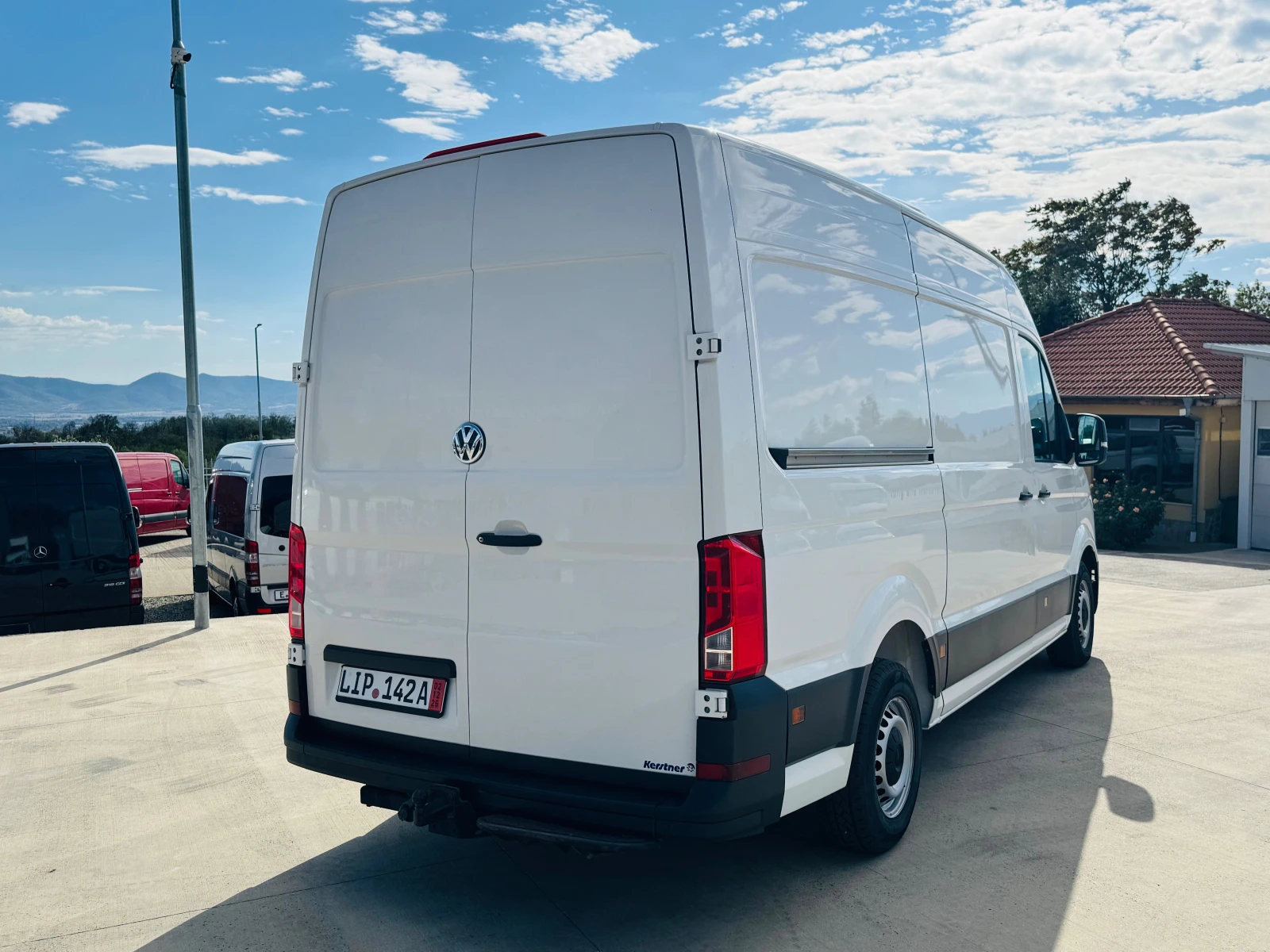 VW Crafter Хладилен!Немски!КАТО НОВ!ТОП!ТОП!ТОП!НАВИ!КЛИМАТР!, снимка 4 - Бусове и автобуси - 56257912