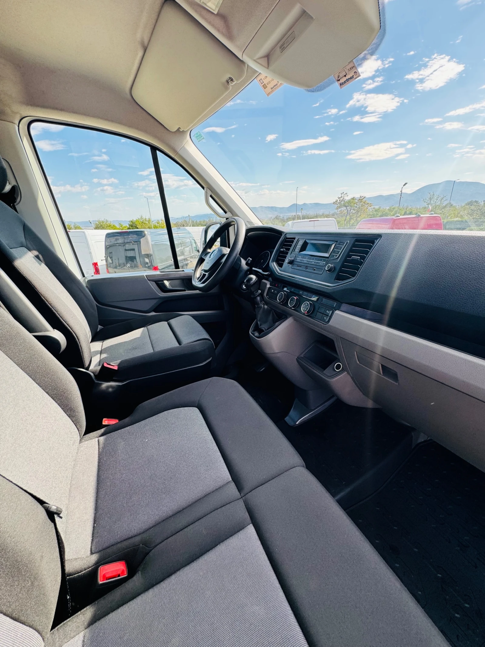 VW Crafter Хладилен!Немски!КАТО НОВ!ТОП!ТОП!ТОП!НАВИ!КЛИМАТР!, снимка 8 - Бусове и автобуси - 56257912
