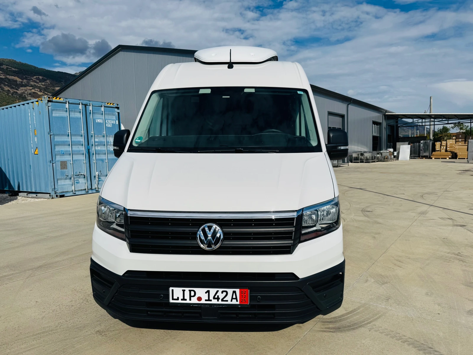 VW Crafter Хладилен!Немски!КАТО НОВ!ТОП!ТОП!ТОП!НАВИ!КЛИМАТР!, снимка 2 - Бусове и автобуси - 56257912