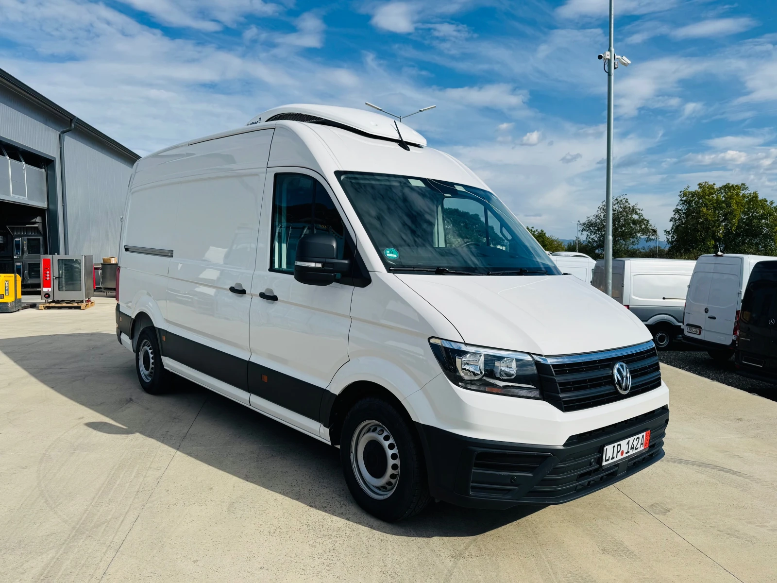 VW Crafter Хладилен!Немски!КАТО НОВ!ТОП!ТОП!ТОП!НАВИ!КЛИМАТР!, снимка 3 - Бусове и автобуси - 56257912