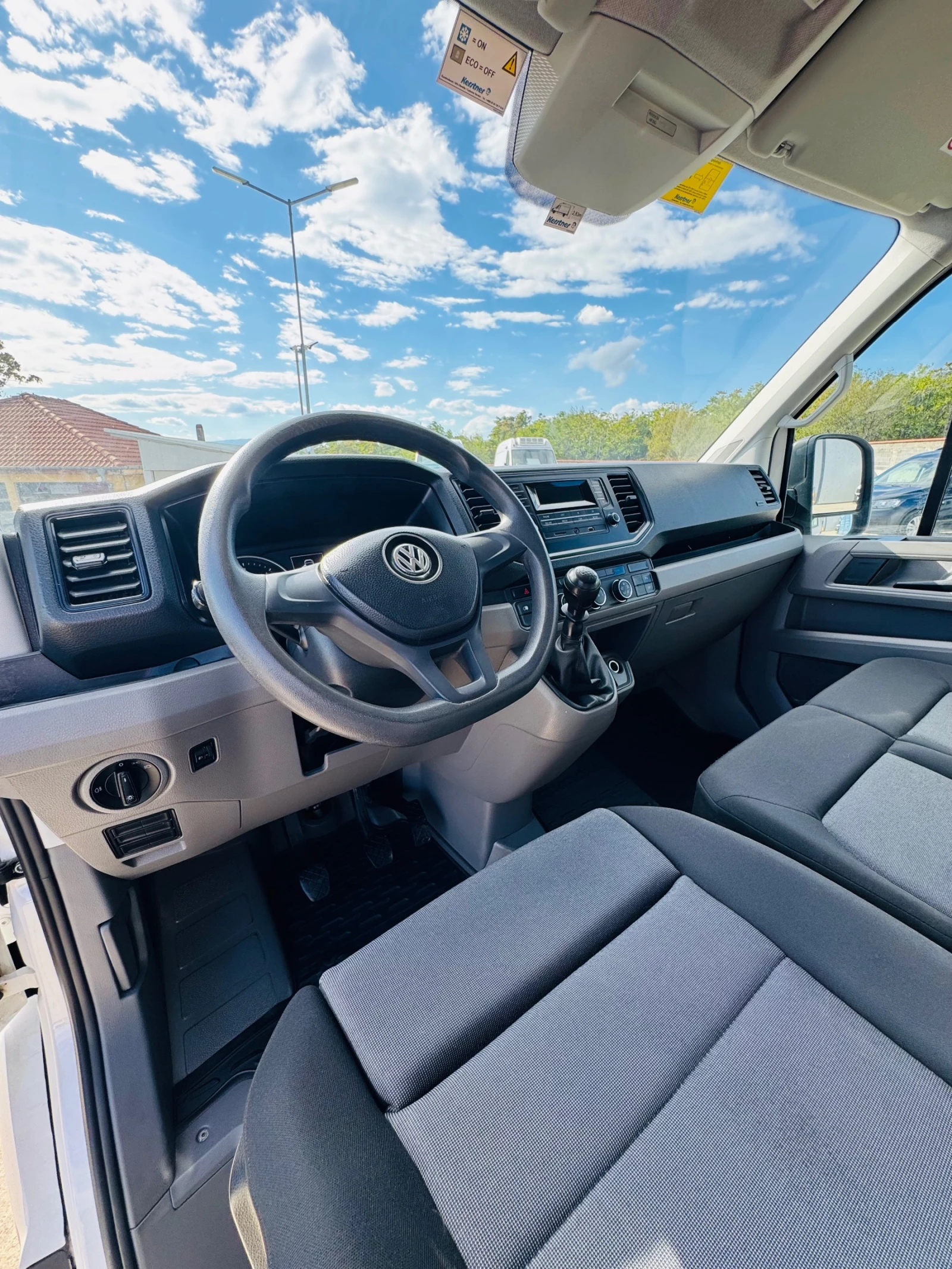 VW Crafter Хладилен!Немски!КАТО НОВ!ТОП!ТОП!ТОП!НАВИ!КЛИМАТР!, снимка 9 - Бусове и автобуси - 56257912
