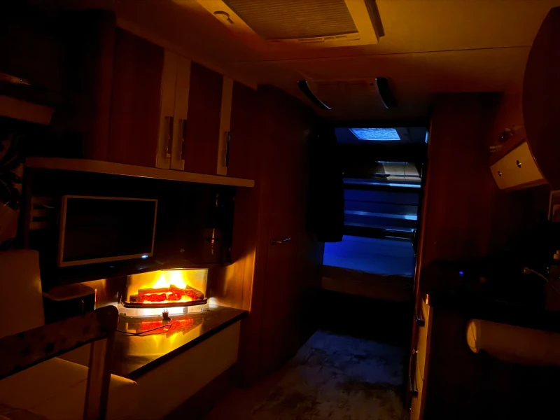 Каравана Fendt Diamant BLACK, снимка 11 - Каравани и кемпери - 51826469