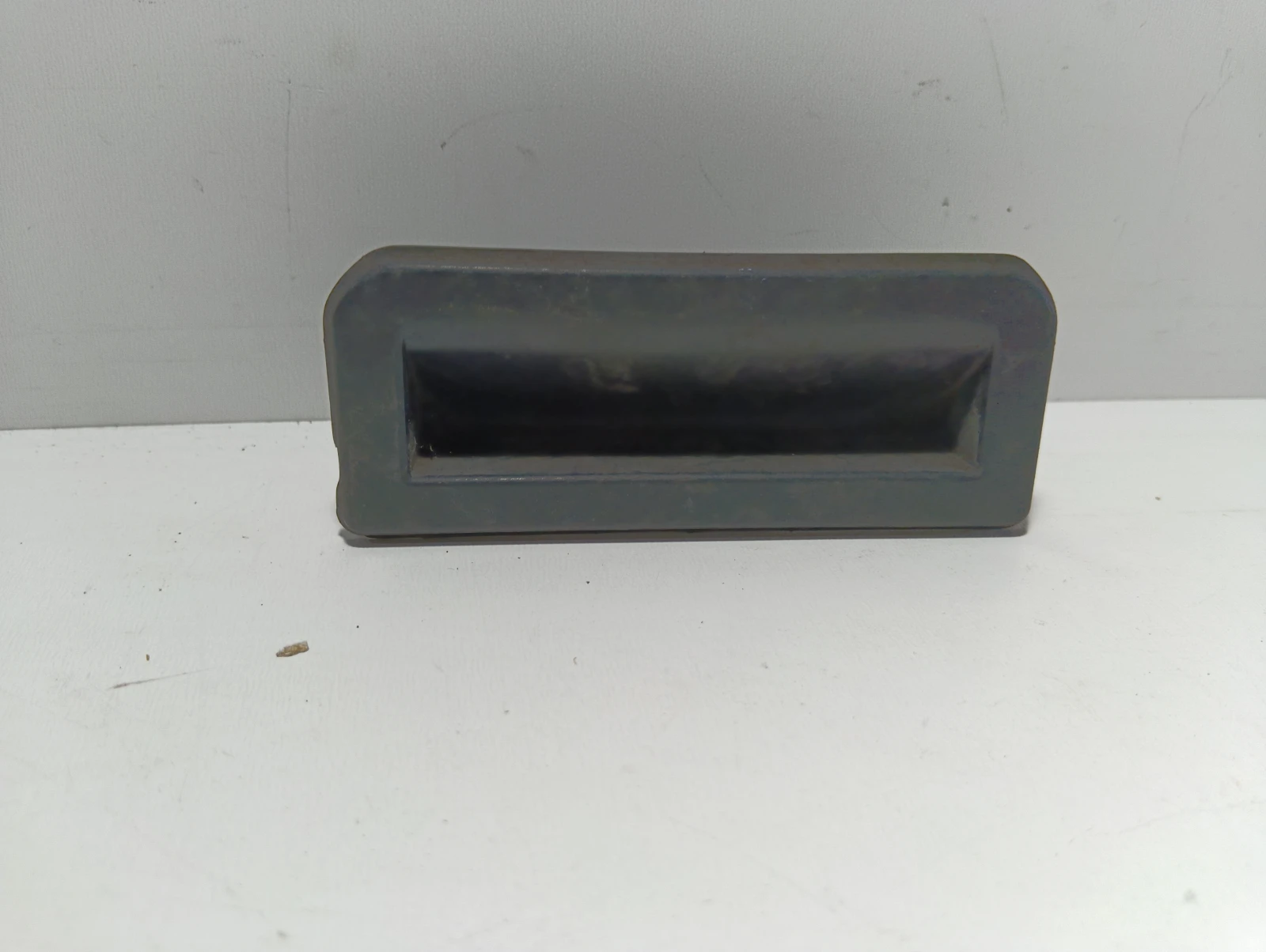 копче дръжка багажник 5V0827566  Skoda Rapid