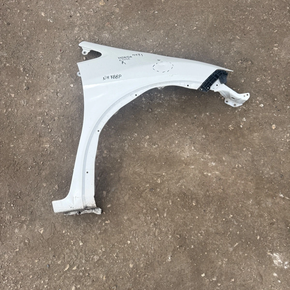Преден десен калник със забележка за Honda Civic NH788P 1861-1861