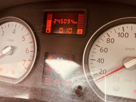 Dacia Sandero 1.5 дизел 2009 година ръчни скорости , снимка 6