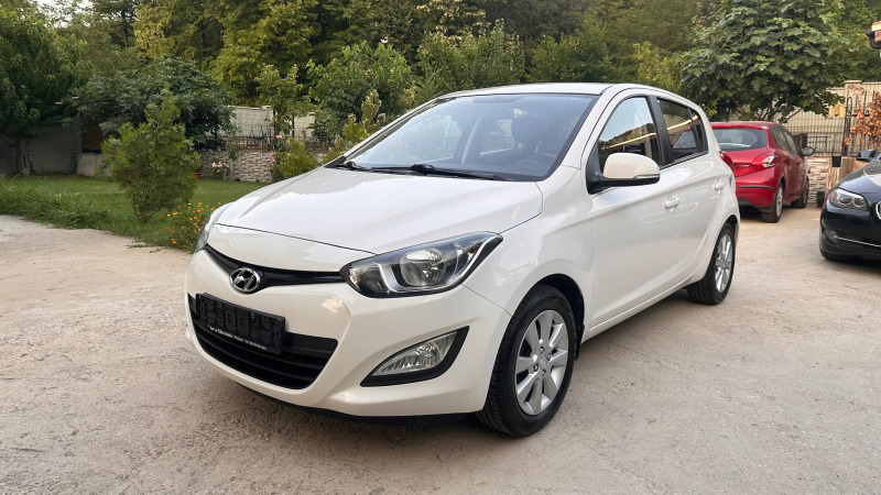 Hyundai I20 1.2 benzin Facelift, снимка 1 - Автомобили и джипове - 46434133