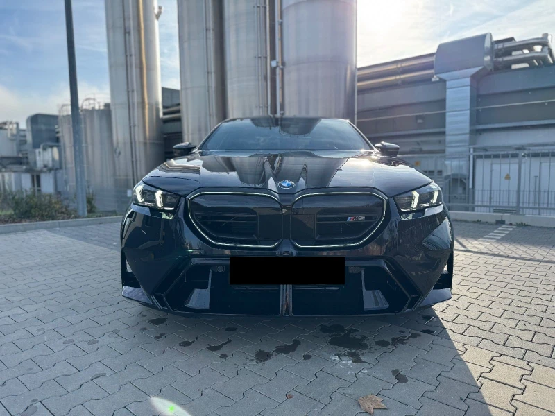 BMW M5 4.4 V8/PLUG-IN/NEW MODEL/CERAMIC/CARBON/B&W/360/, снимка 2 - Автомобили и джипове - 48257286