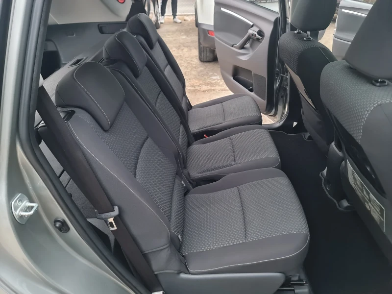 Toyota Verso 2.0 D4D Панорама Navi Камера, снимка 9 - Автомобили и джипове - 48313367