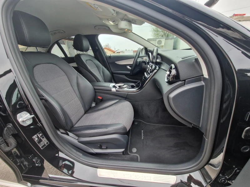 Mercedes-Benz C 220 9G/4matic/CAMERA/AIRMATIC/KEYLESS/Italia* NOVA* , снимка 14 - Автомобили и джипове - 49896262