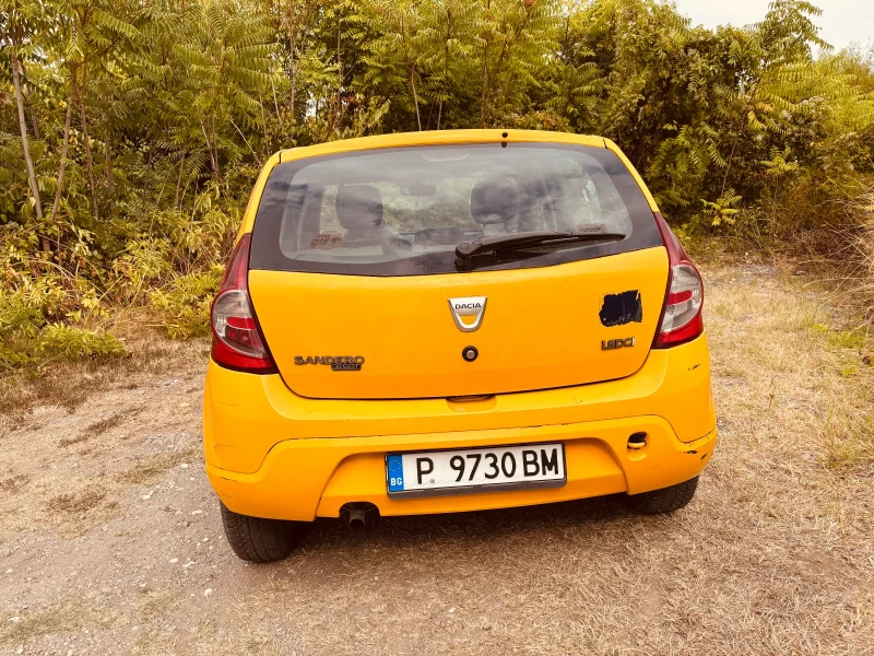 Dacia Sandero 1.5 дизел 2009 година ръчни скорости , снимка 3 - Автомобили и джипове - 52520780