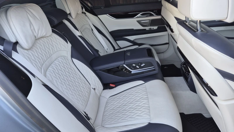 BMW 740 X-Drive* Full M-Pack* Head-up* 360 Cam* Laser, снимка 14 - Автомобили и джипове - 52414238