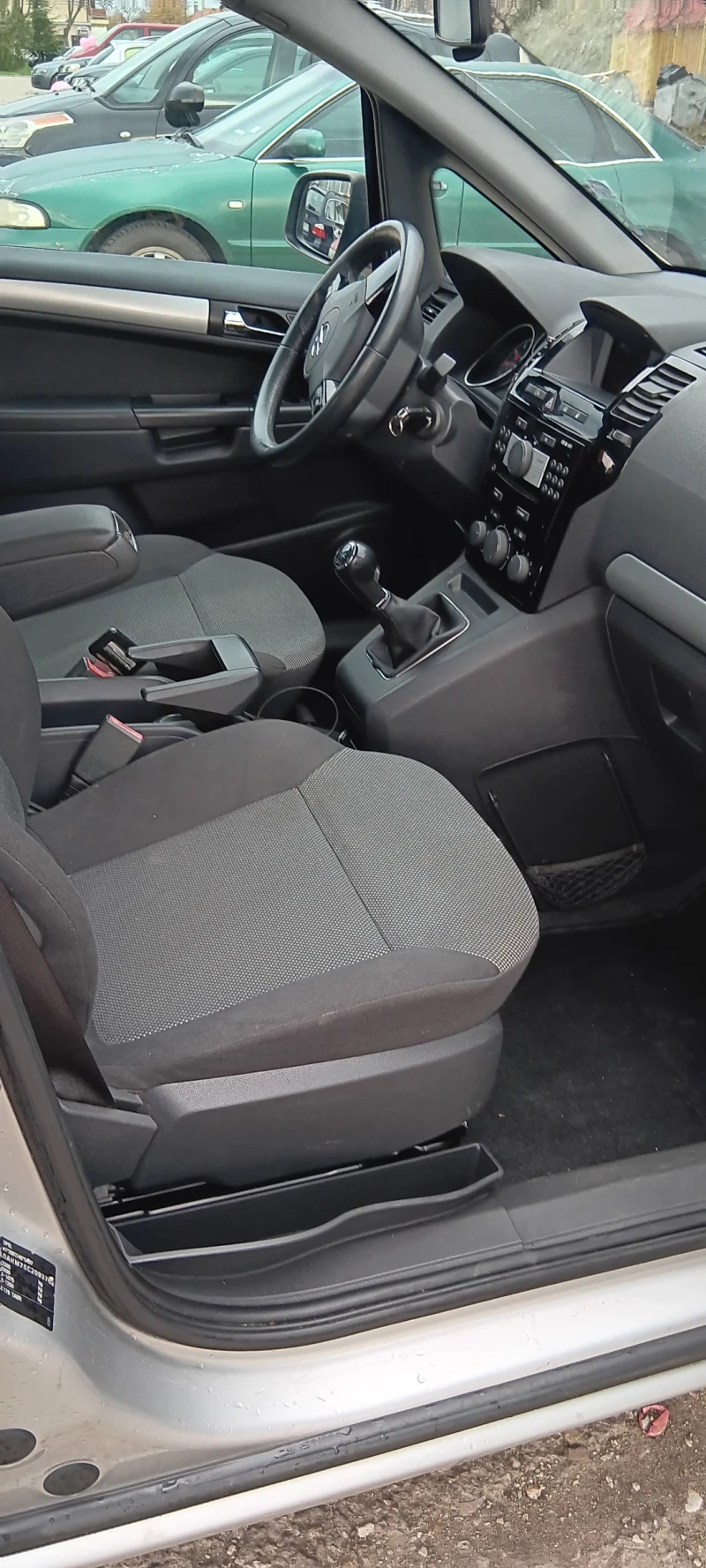 Opel Zafira 1.6I  7места, снимка 9 - Автомобили и джипове - 52468637