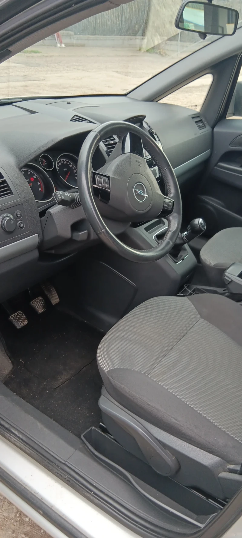 Opel Zafira 1.6I  7места, снимка 11 - Автомобили и джипове - 52468637