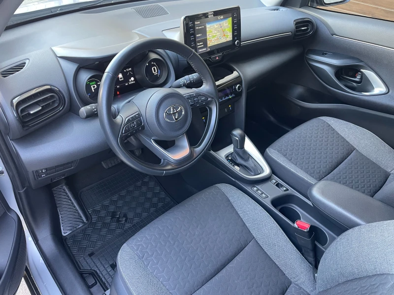 Toyota Yaris Cross 1.5 Hybrid e-CVT Chic Bi-Tone - в Гаранция, снимка 6 - Автомобили и джипове - 52707368