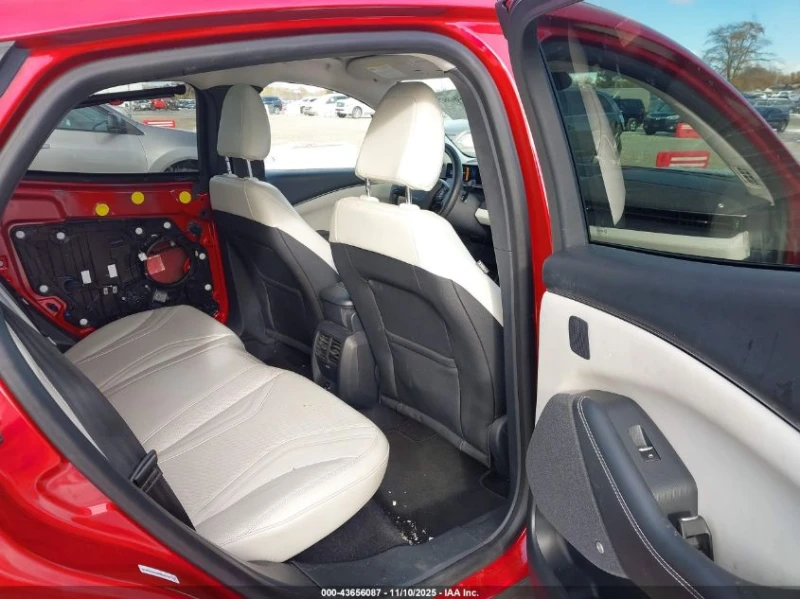 Ford Mustang Mach-E Premium AWD, снимка 8 - Автомобили и джипове - 53345630