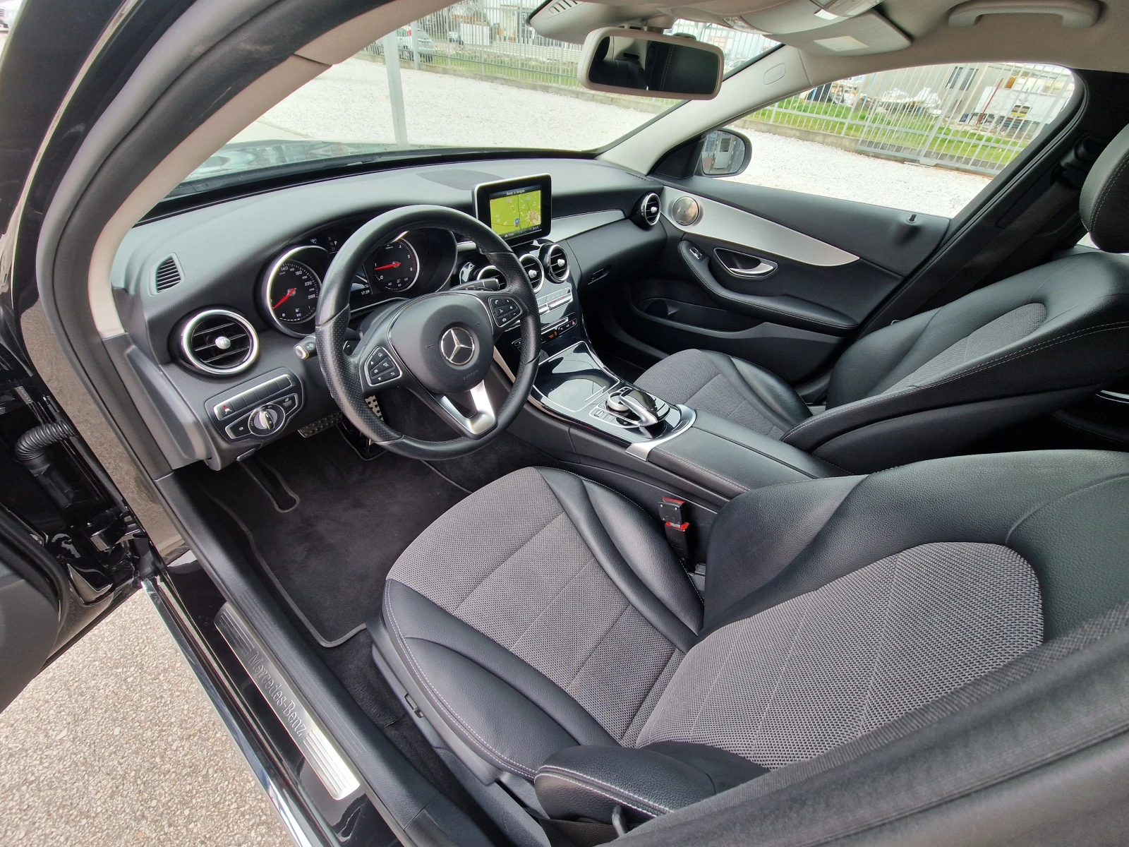 Mercedes-Benz C 220 9G/4matic/CAMERA/BURMESTER/KEYLESS/Italia* NOVA* T - изображение 9