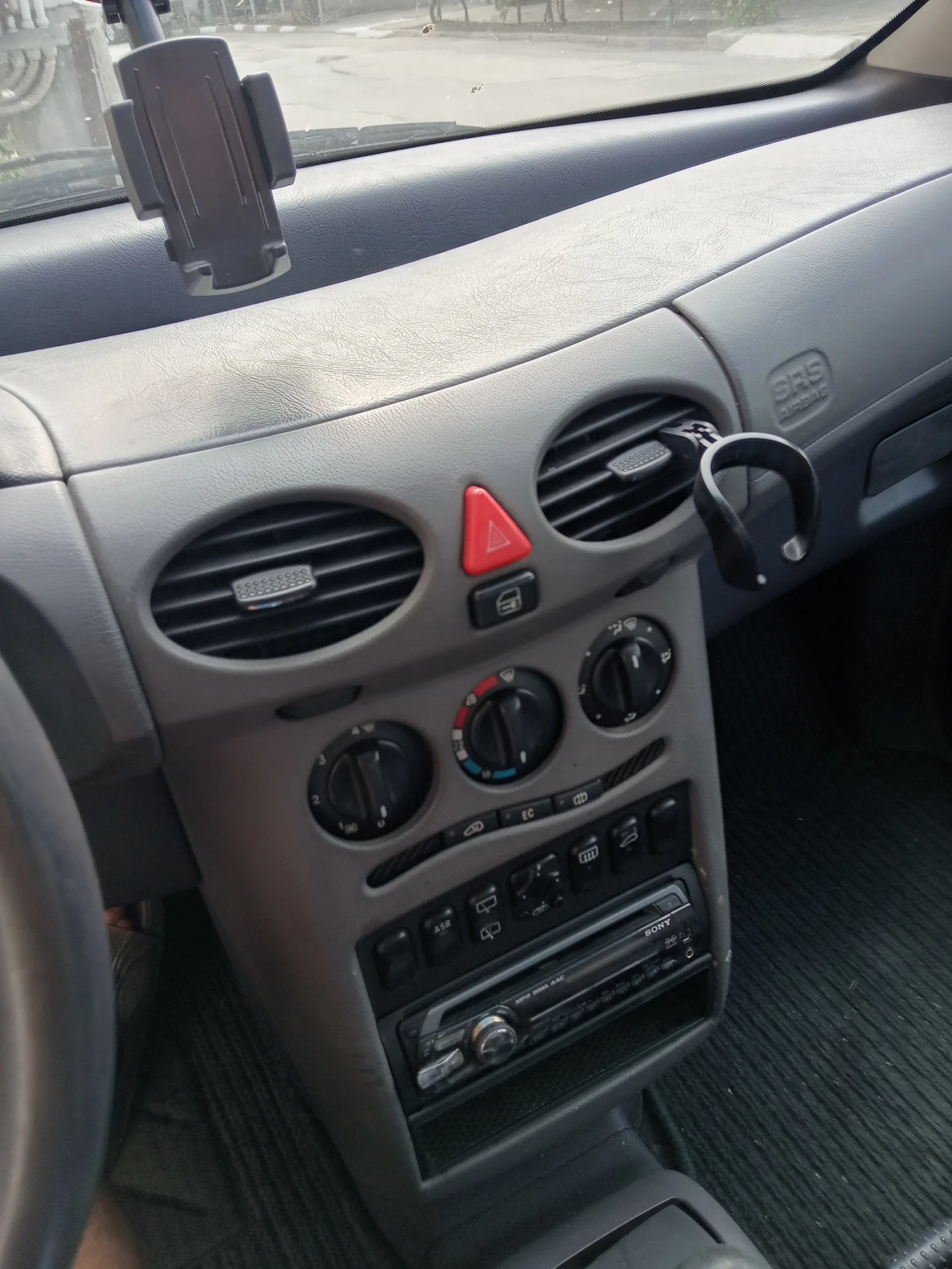 Mercedes-Benz A 160 1.6 бензин - изображение 6