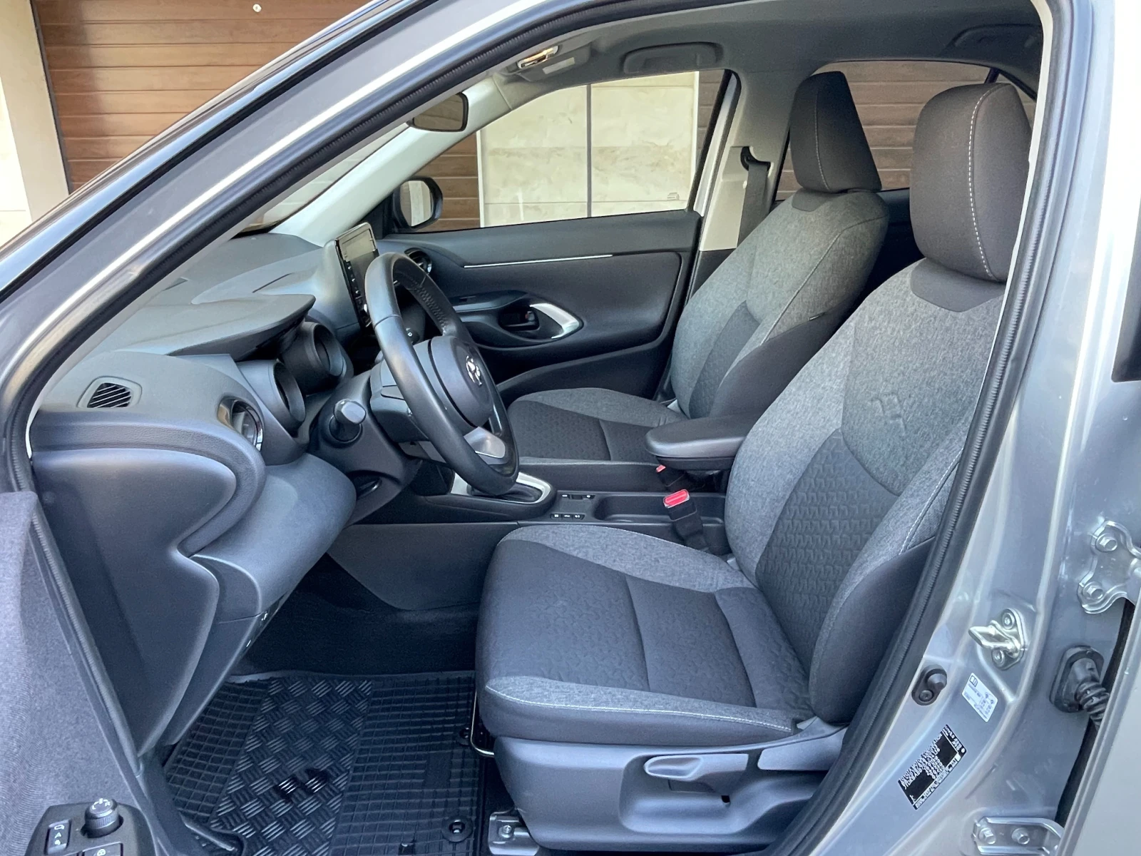 Toyota Yaris Cross 1.5 Hybrid e-CVT Chic Bi-Tone -   | Mobile.bg   5