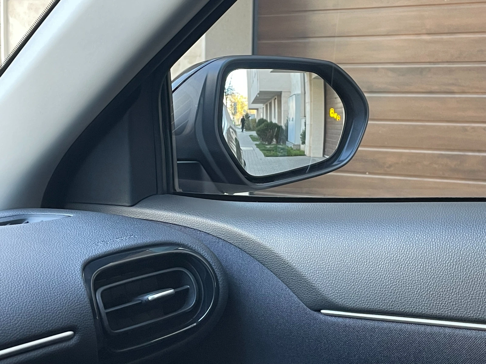 Toyota Yaris Cross 1.5 Hybrid e-CVT Chic Bi-Tone -   | Mobile.bg   17