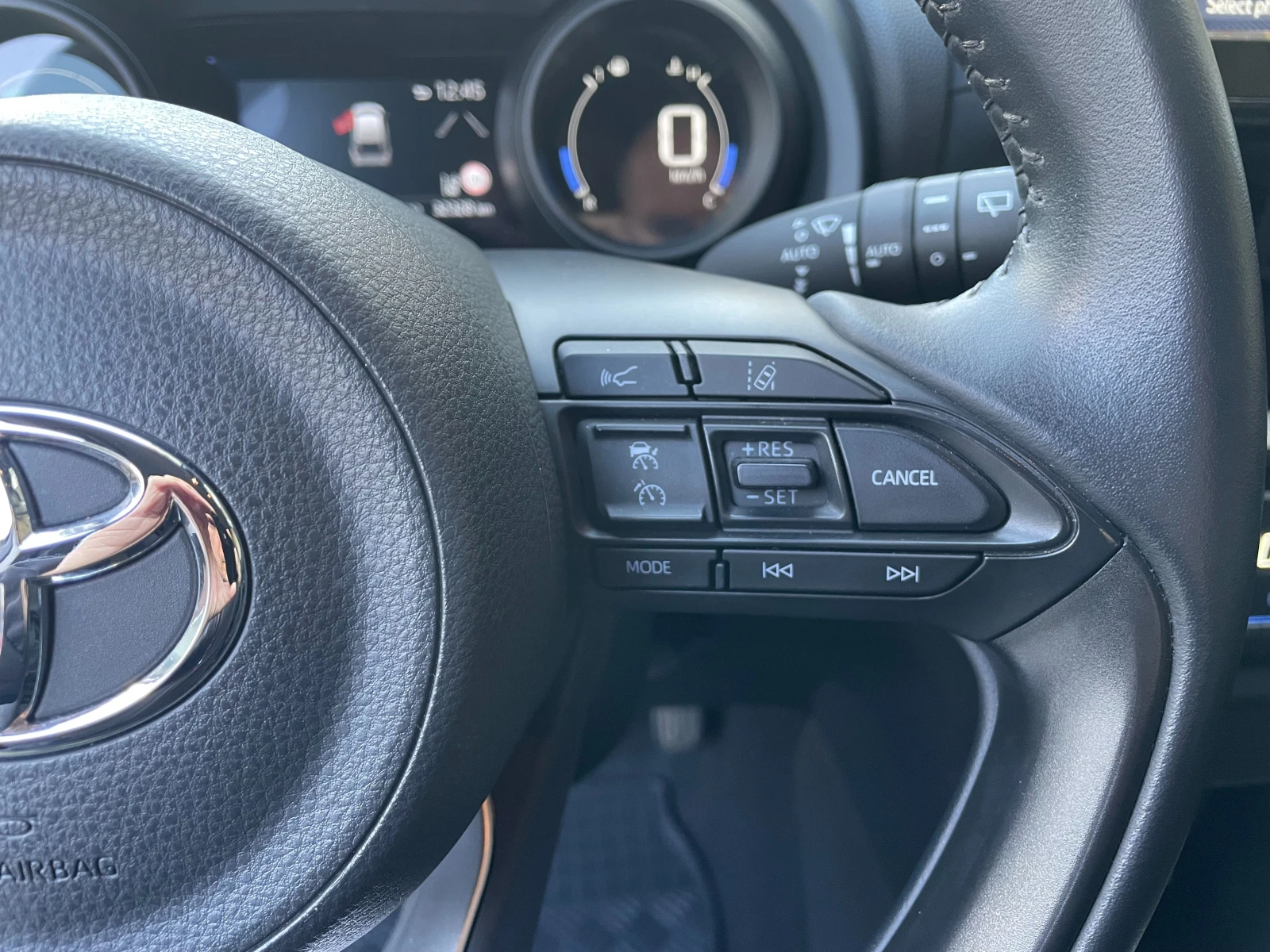 Toyota Yaris Cross 1.5 Hybrid e-CVT Chic Bi-Tone -   | Mobile.bg   9