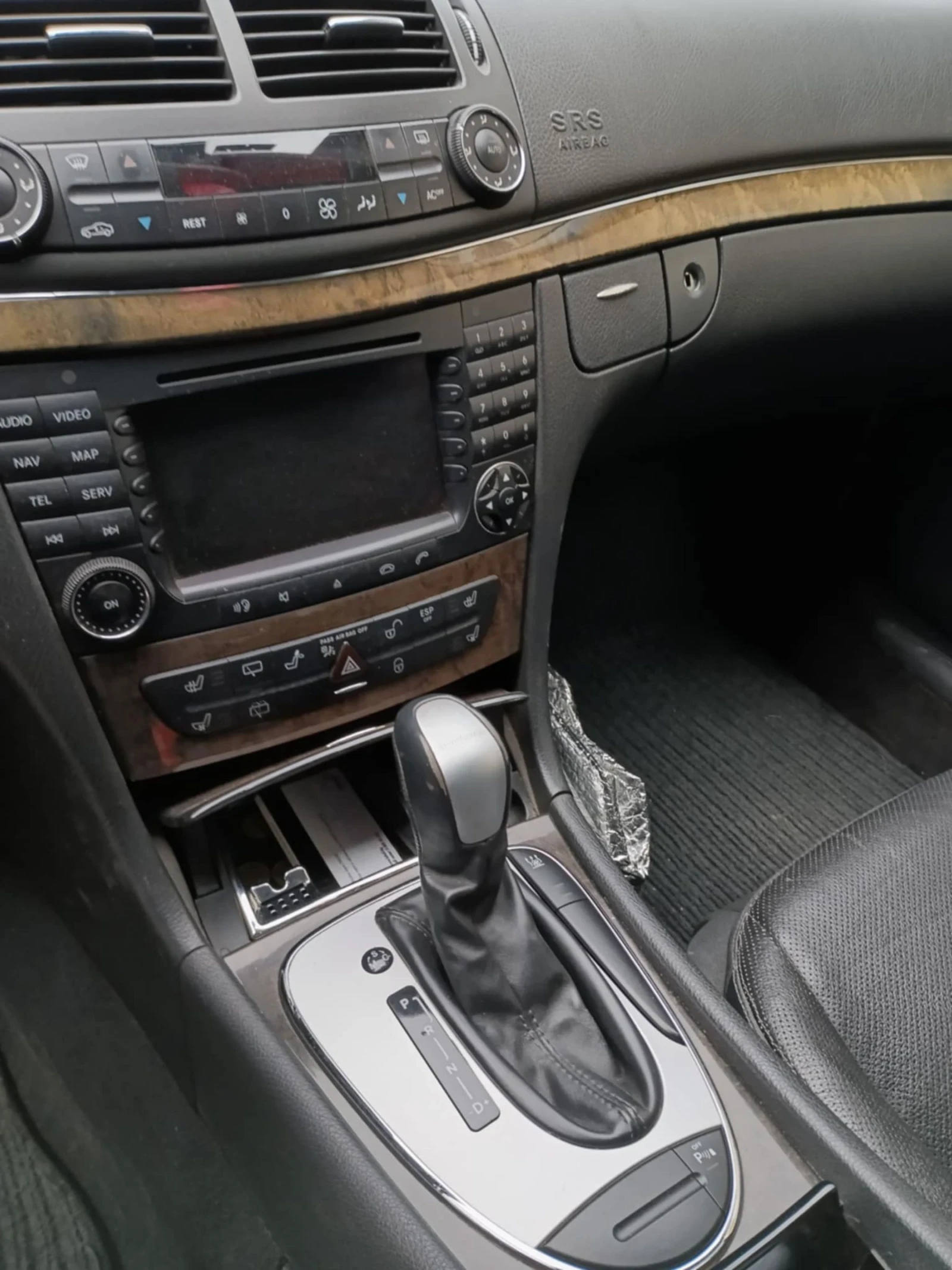 Mercedes-Benz E 320 Avantgard, снимка 4 - Автомобили и джипове - 53924449