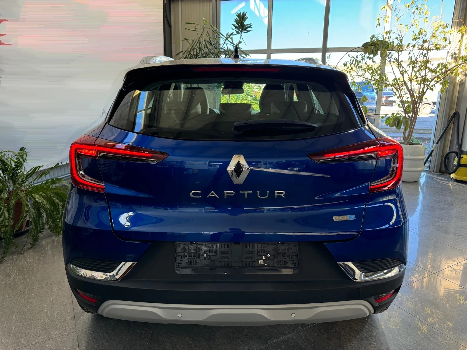 Renault Captur  1, 6 PLUG IN HYBRID  E-TECH  НОВ  3300 км., снимка 4 - Автомобили и джипове - 54604905