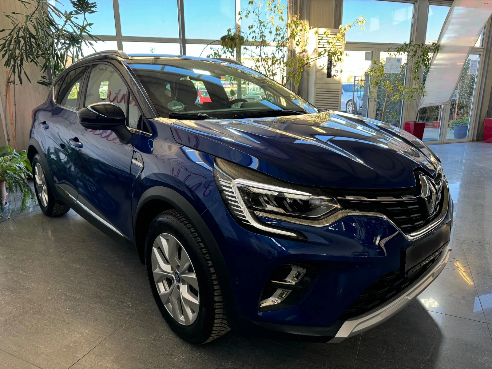 Renault Captur  1, 6 PLUG IN HYBRID  E-TECH  НОВ  3300 км., снимка 2 - Автомобили и джипове - 54604905