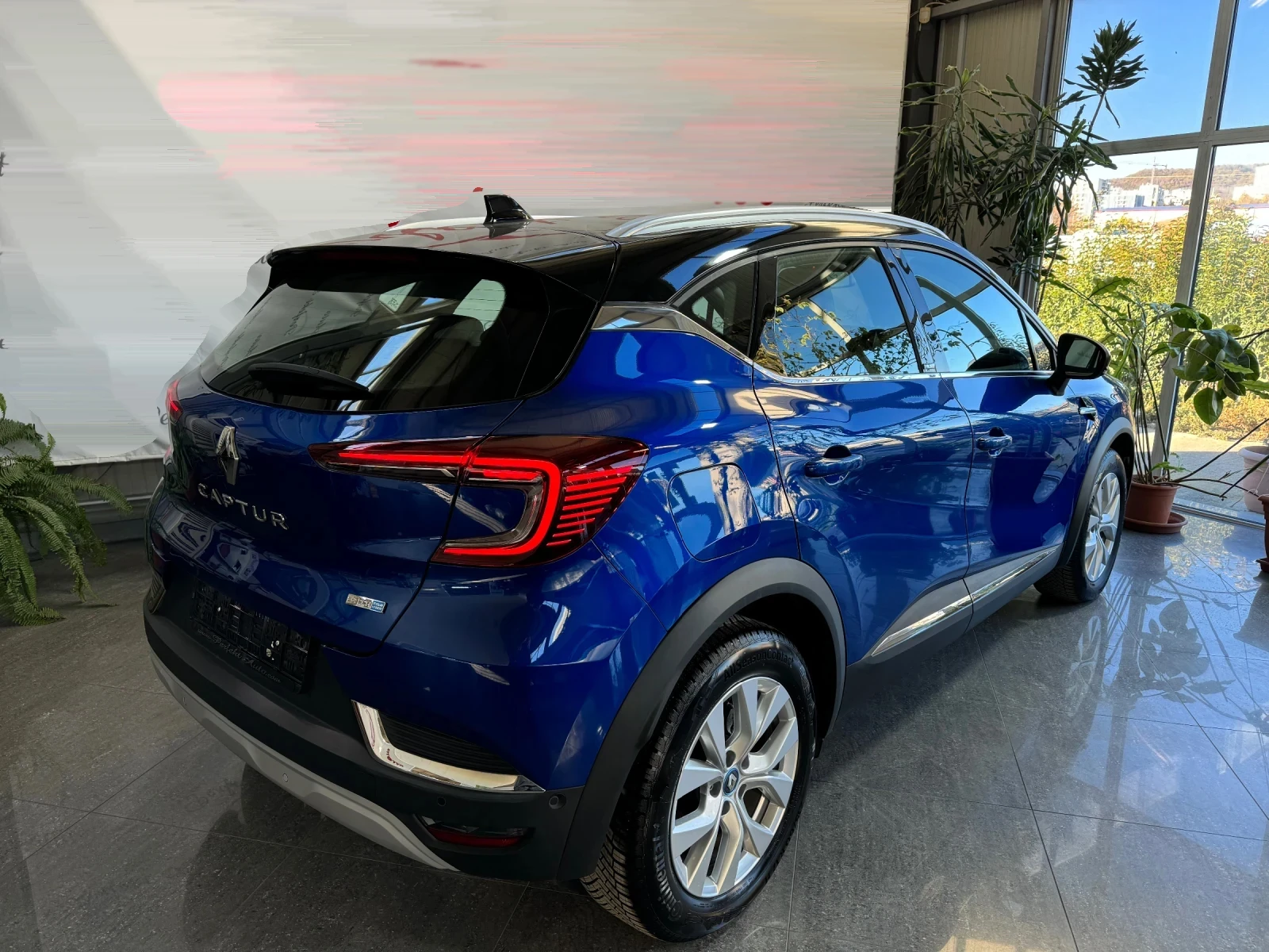 Renault Captur  1, 6 PLUG IN HYBRID  E-TECH  НОВ  3300 км., снимка 3 - Автомобили и джипове - 54604905