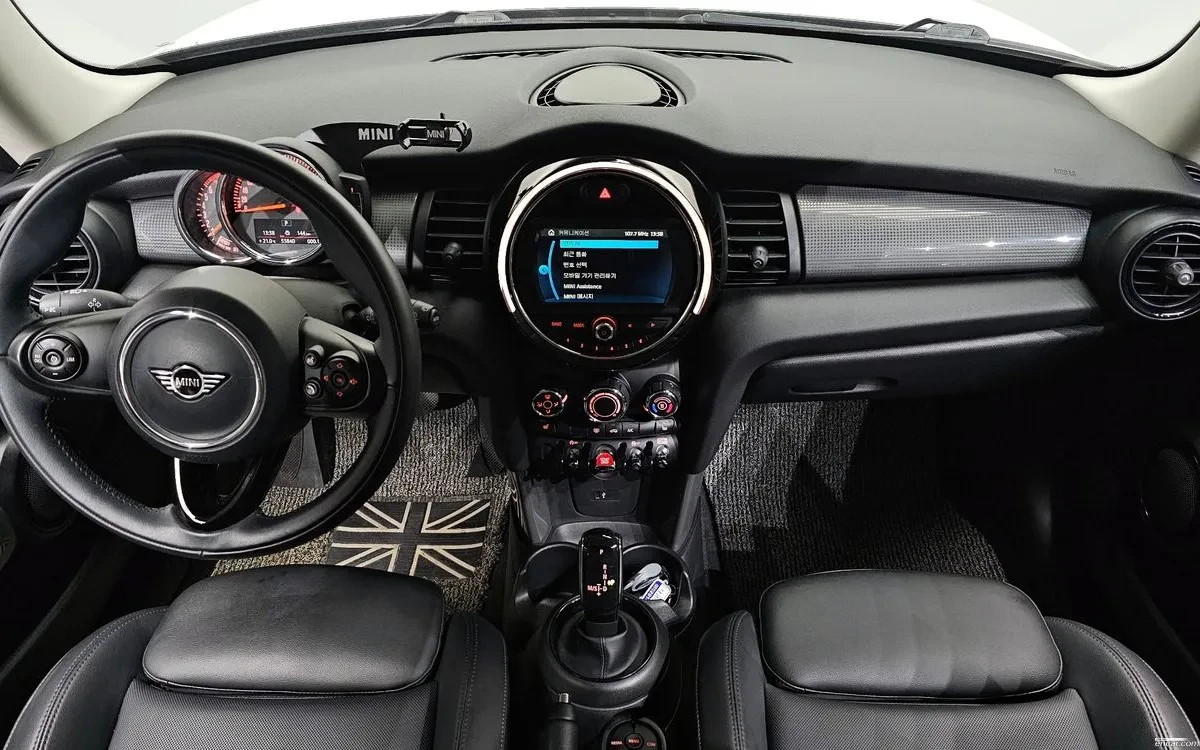 Mini Cooper 1.5L TwinTurbo / Navi / Camera / Carfax, снимка 6 - Автомобили и джипове - 54651847
