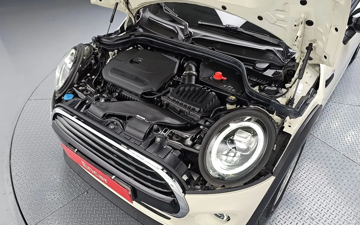 Mini Cooper 1.5L TwinTurbo / Navi / Camera / Carfax, снимка 5 - Автомобили и джипове - 54651847