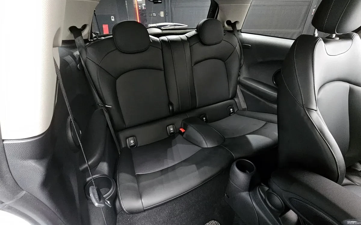 Mini Cooper 1.5L TwinTurbo / Navi / Camera / Carfax, снимка 9 - Автомобили и джипове - 54651847