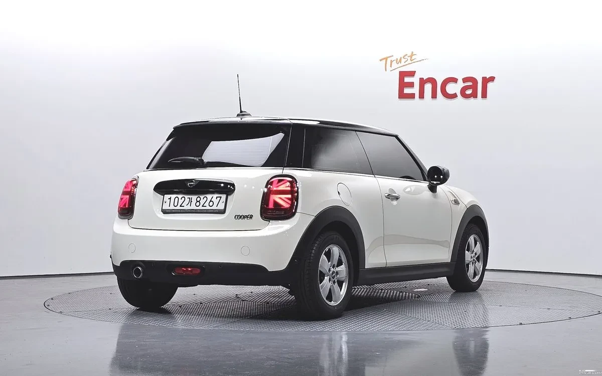 Mini Cooper 1.5L TwinTurbo / Navi / Camera / Carfax, снимка 2 - Автомобили и джипове - 54651847