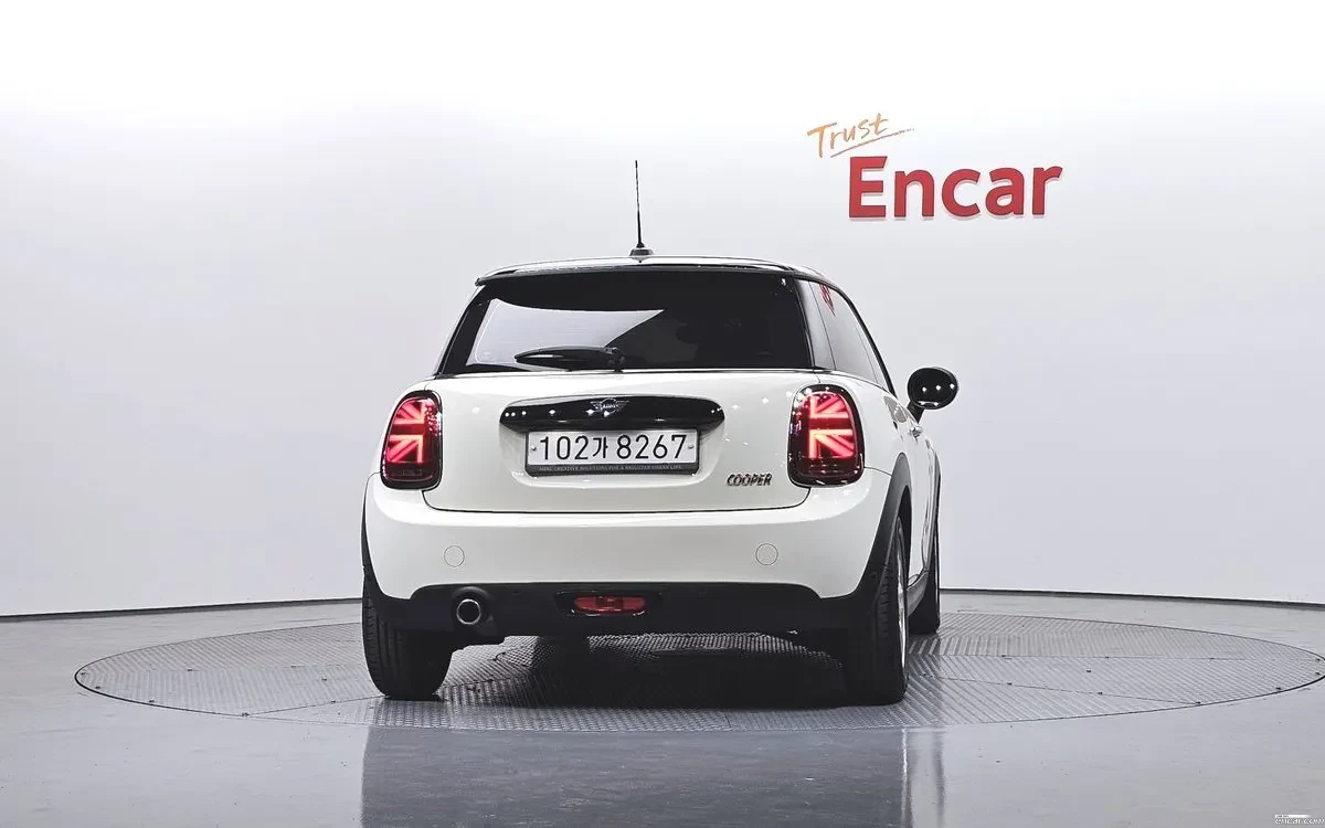Mini Cooper 1.5L TwinTurbo / Navi / Camera / Carfax, снимка 4 - Автомобили и джипове - 54651847