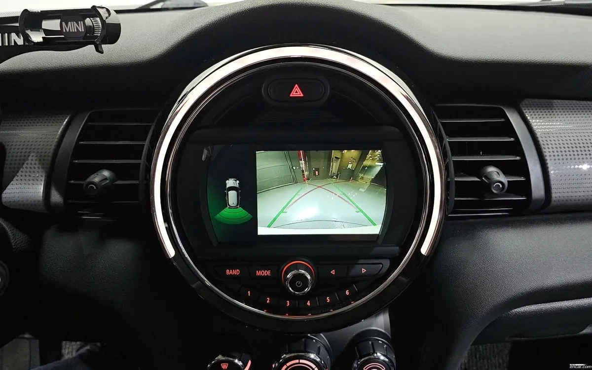 Mini Cooper 1.5L TwinTurbo / Navi / Camera / Carfax, снимка 11 - Автомобили и джипове - 54651847