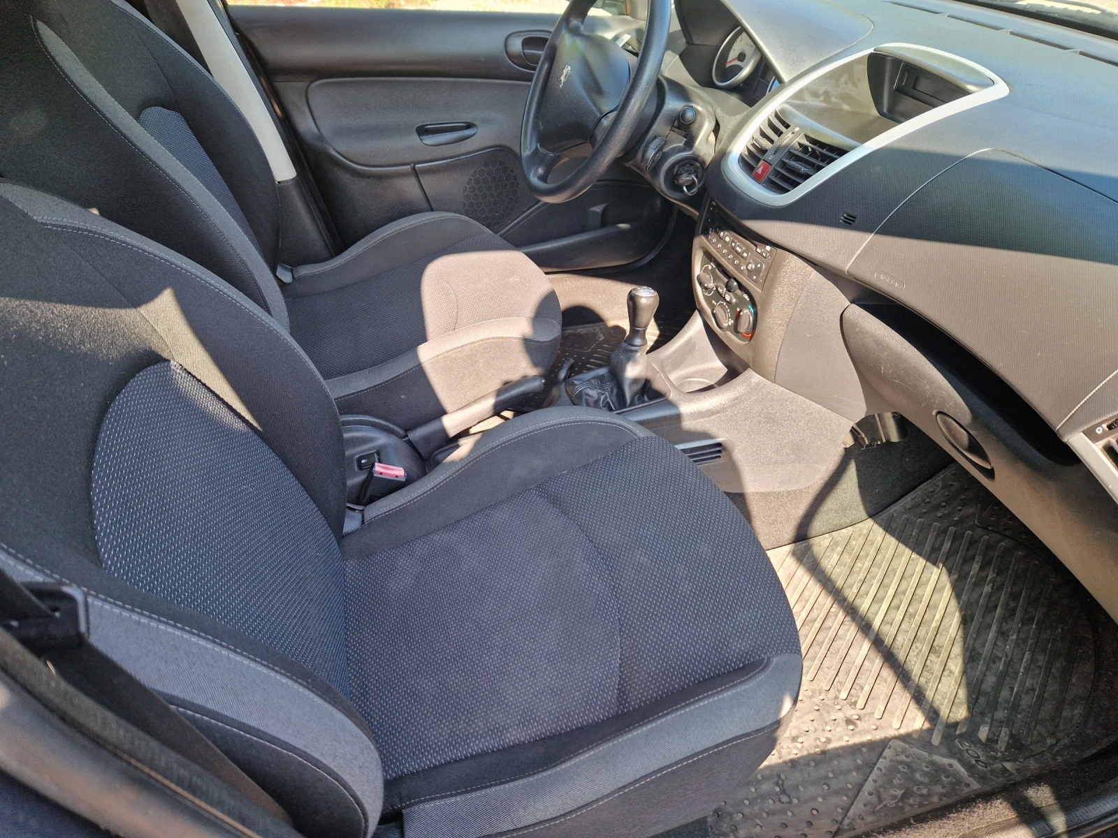 Peugeot 207 1.2i.klima, снимка 6 - Автомобили и джипове - 55074686