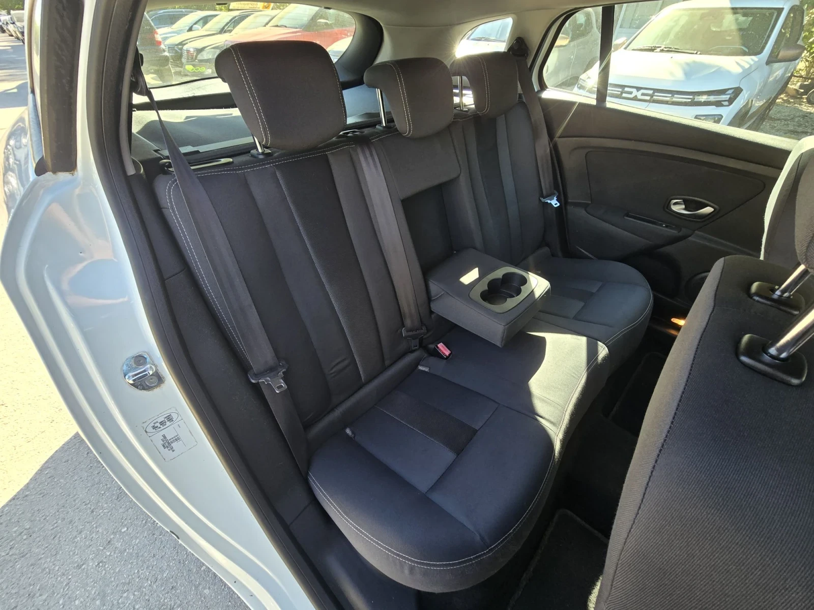 Renault Megane 1.5dci 110к.с 6 скорости , снимка 14 - Автомобили и джипове - 56115359