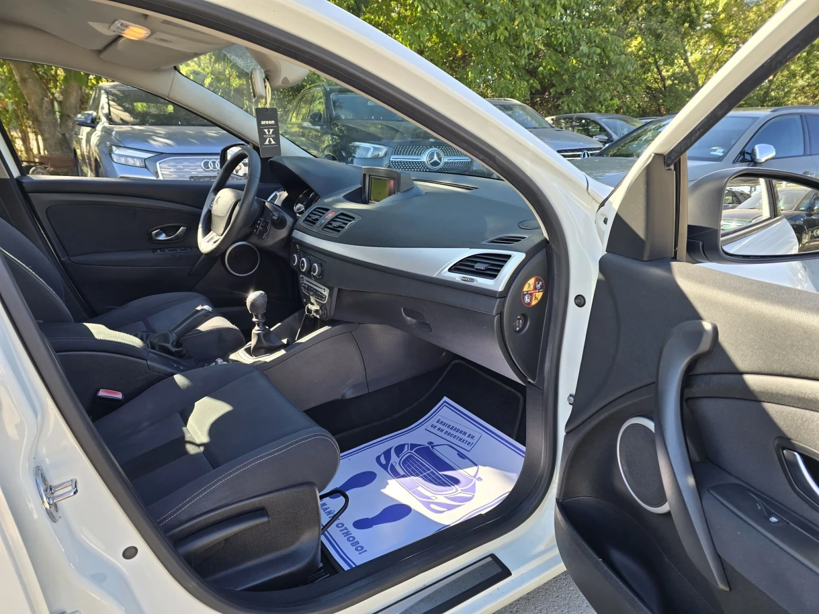 Renault Megane 1.5dci 110к.с 6 скорости , снимка 13 - Автомобили и джипове - 56115359