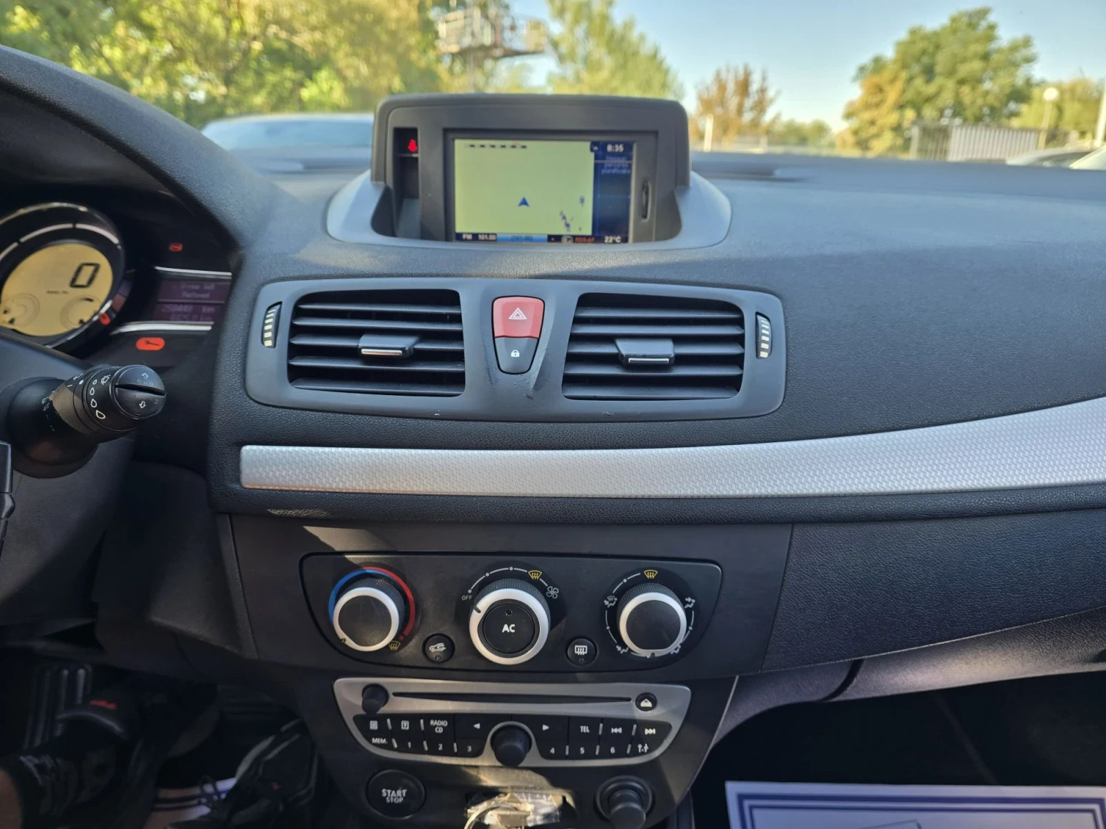 Renault Megane 1.5dci 110к.с 6 скорости , снимка 16 - Автомобили и джипове - 56115359